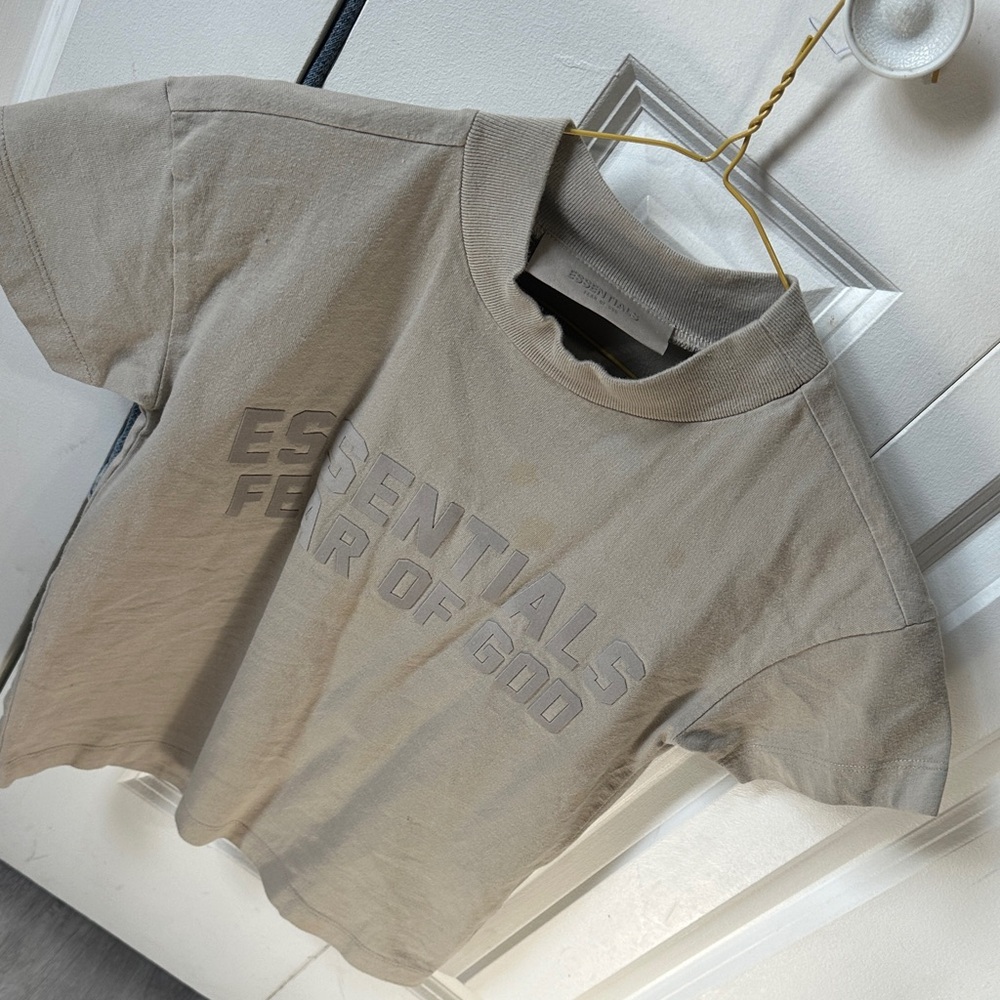 ESSENTIALS Fear of God Cropped Tee - Taupe